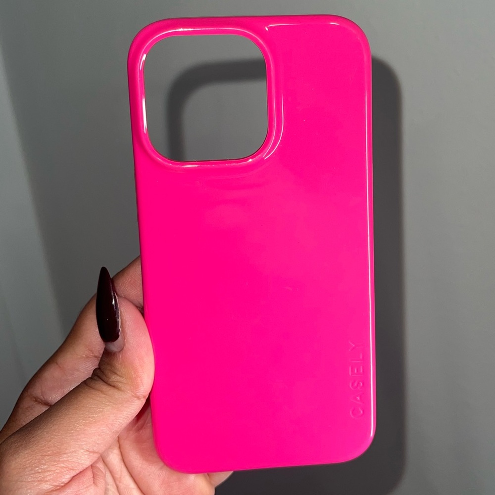 Casely iPhone 13 Pro Hot Pink MagSafe Case